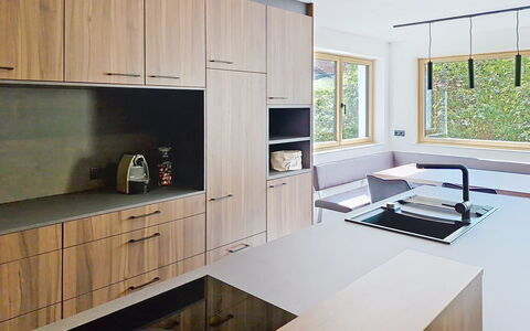 Das Maridl: Countertop, Interior Design, Flooring, Küche, Möbel, Holz, Cabinetry, Fussboden, Küchengerät, Decke