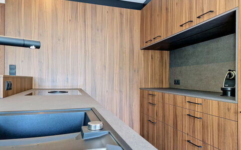 Das Maridl: Holz, Interior Design, Flooring, Countertop, Fussboden, Cabinetry, Küche, Holzbeize, Hartholz, Light Fixture