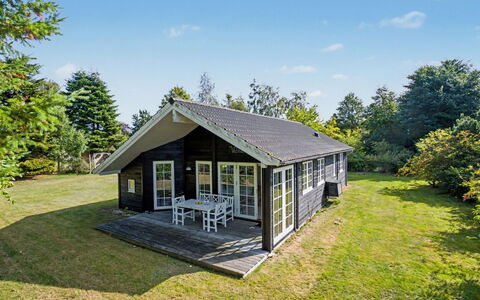 Heidrun - 400M from the Sea: Hütte, Estate, Garten, Gartenbauten, Bauernhaus, Veranda, Abstellgleis, Resort