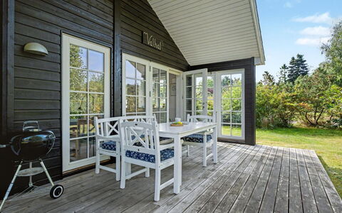 Heidrun - 400M from the Sea: Holz, Veranda, Zuhause, Haus, Hütte, Tür, Abstellgleis, Deck, Hartholz, Holzboden