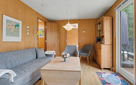Karelia - 900M from the Sea: Möbel, Interior Design, Flooring, Holz, Fussboden, Couch, Tabelle, Decke, Zimmer, Wohnzimmer