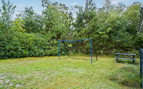 Karelia - 900M from the Sea: Blau, Strauch, Garten, Rasen, Schatten, Landscaping, Park, Garten, Hinterhof