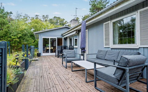 Karelia - 900M from the Sea: Holz, Deck, Hartholz, Veranda, Verbundwerkstoff, Planke, Holzboden, Schatten, Holzbeize, Abstellgleis
