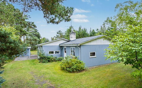 Karelia - 900M from the Sea: Haus, Strauch, Zuhause, Hütte, Dach, Estate, Ground, Garten, Rasen