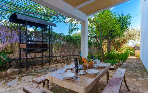 Sa Serra: Möbel, Stuhl, Gartenmöbel, Resort, Schatten, Eco Hotel, Garten, Hinterhof, Küche & Esszimmer Tisch, Tisch Im Freien