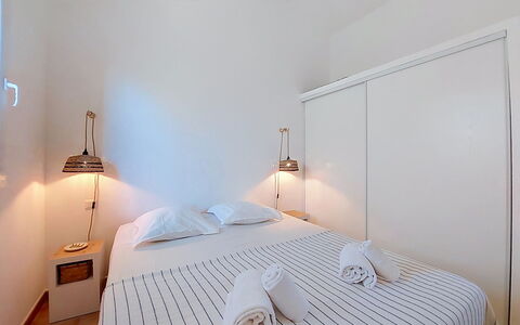 Casa San Ciprianu: Wand, Interior Design, Flooring, Fussboden, Decke, Möbel, Schlafzimmer, Wohnung, Bett, Zimmer