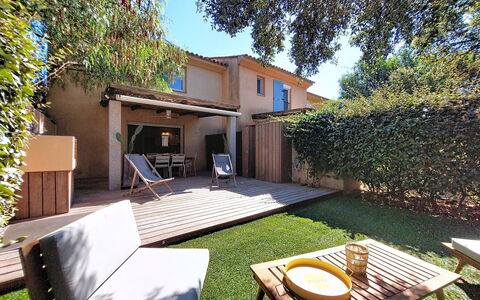 Casa San Ciprianu: Wohngebiet, Zuhause, Haus, Garten, Hinterhof, Schatten, Garten, Estate, Hazienda, Landscaping