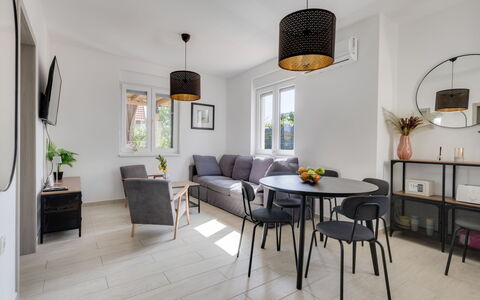 Le Vito: Möbel, Interior Design, Flooring, Tabelle, Holz, Stuhl, Fussboden, Couch, Wohnzimmer, Zimmer