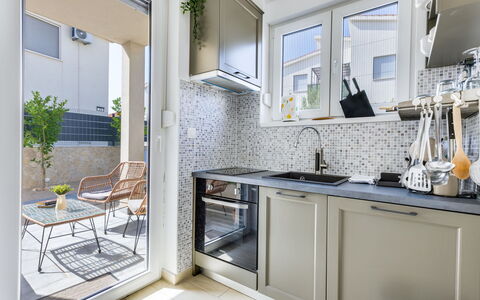 Le Vito: Küche, Küchengerät, Countertop, Major Appliance, Interior Design, Flooring, Cabinetry, Haushaltsgerät, Möbel, Fussboden