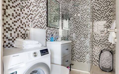 Le Vito: Interior Design, Wand, Flooring, Fussboden, Badezimmer, Armatur, Möbel, Zuhause, Fliese, Badezimmerschrank