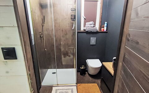 Worławki 100: Holz, Flooring, Fussboden, Armatur, Badezimmer, Installation, Zimmer, Toilette, Fliese, Spiegel