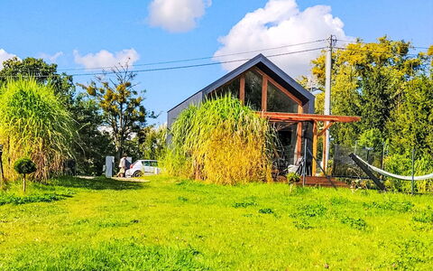 Worławki 100: Gras, Haus, Grundstueck, Zuhause, Ländliches Gebiet, Garten, Hütte, Frühling, Rasen, Bauernhaus