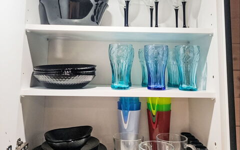 Worławki 100: Regale, Regal, Geschirr, Möbel, Servierware, Dishware, Küche, Schrank, Cabinetry