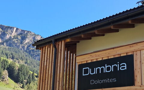 Chalet Dumbria Dolomites: Gebirge, Senke, Bergstation, Grat, Holzbeize, Bergdorf, Holz