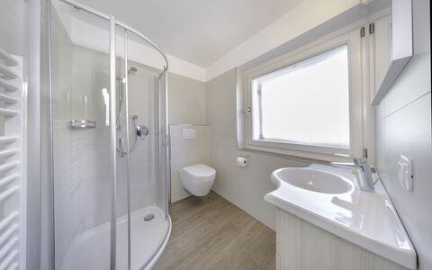 Chalet Dumbria Dolomites: Interior Design, Flooring, Fussboden, Armatur, Decke, Zimmer, Badezimmer, Zuhause, Wohnung, Installation