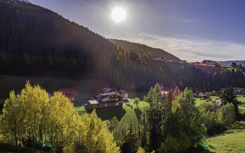 Chalet Dumbria Dolomites: Baum, Bergforms, Natürliche Landschaft, Landschaft, Hochland, Hügel, Bergstation, Ländliches Gebiet, Wald, Senke