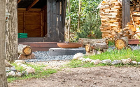 Geeske - 1.1Km from the Sea: Holz, \Fels, Garten, Kofferraum, Hinterhof, Natürliches Material, Landscaping, Hartholz, Holz