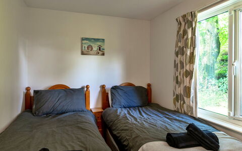 Foxgloves Valley Lodge: Möbel, Bett, Schlafzimmer, Holz, Interior Design, Bettdecke, Bedding, Fussboden, Flooring, Zimmer