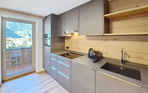 Mayrhofen 44: Küche, Flooring, Holz, Countertop, Interior Design, Cabinetry, Zuhause, Fussboden, Haushaltsgerät, Zimmer