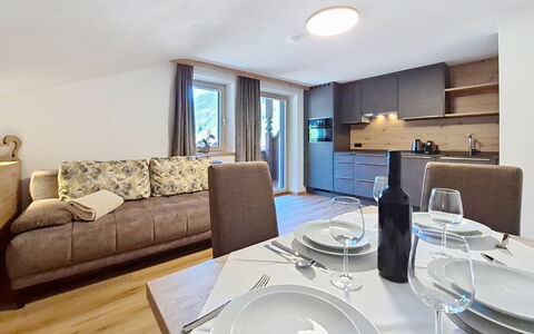 Mayrhofen 44: Interior Design, Flooring, Fussboden, Wohnung, Zimmer, Holzboden, Hartholz, Holzbeize, Stuhl, Wohnzimmer