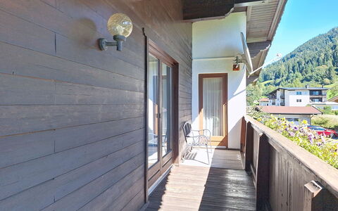 Ferienhaus Lanzinger: Holz, Hartholz, Planke, Holzbeize, Abstellgleis, Daylighting, Holzboden, Sperrholz, Balkon
