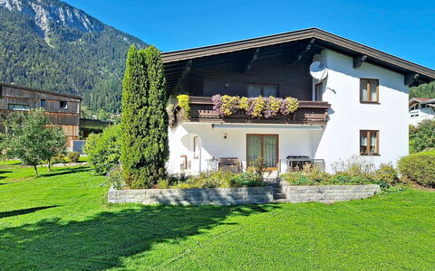 Ferienhaus Lanzinger: Haus, Strauch, Hütte, Zuhause, Ländliches Gebiet, Ground, Garten, Bergstation, Bauernhaus