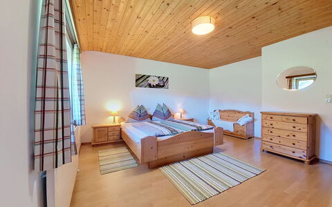 Ferienhaus Lanzinger: Holz, Interior Design, Decke, Möbel, Fussboden, Flooring, Zimmer, Bett, Zuhause, Schlafzimmer