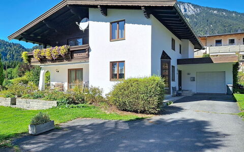Ferienhaus Lanzinger: Gebäude, Haus, Dach, Strauch, Zuhause, Wohngebiet, Hütte, Menschliche Siedlung, Ländliches Gebiet