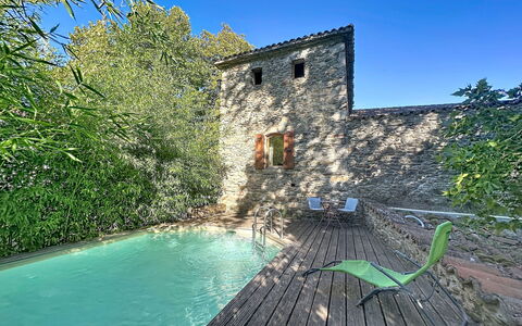 Chateau de la Favède: Blau, Die Architektur, Verbundwerkstoff, Schwimmbad, Estate, Villa, Hinterhof, Schatten, Bauernhaus