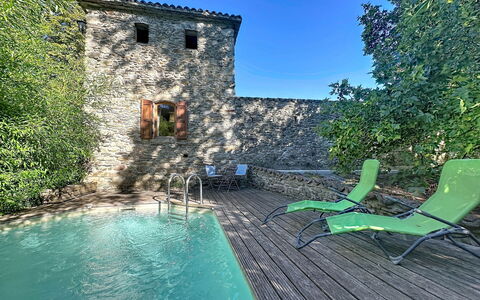 Chateau de la Favède: Blau, Schwimmbad, Die Architektur, Verbundwerkstoff, Estate, Hazienda, Water Feature, Villa, Resort, Eco Hotel