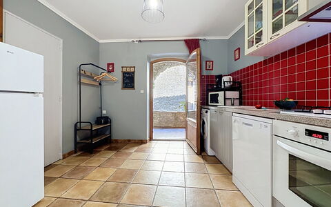 Chateau de la Favède: Wand, Flooring, Fussboden, Decke, Interior Design, Major Appliance, Küche, Zimmer, Wohnung, Fliese