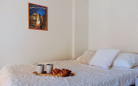 Le Magellan: Möbel, Interior Design, Flooring, Decke, Fussboden, Stuhl, Zimmer, Beleuchtung, Tabelle, Küche & Esszimmer Tisch