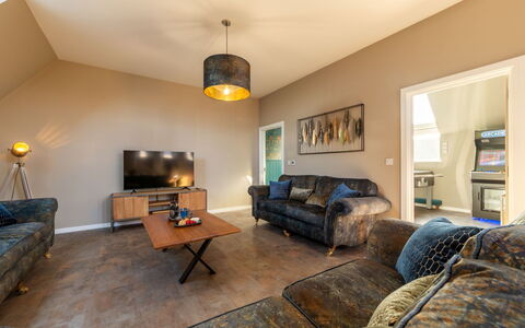 Towan Beach: Interior Design, Möbel, Flooring, Holz, Couch, Decke, Fussboden, Zuhause, Beleuchtung, Wohnzimmer