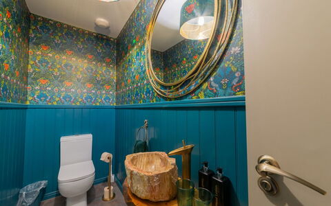 Towan Beach: Badezimmer, Armatur, Interior Design, Bad Sink, Flooring, Beleuchtung, Zapfhahn, Installation, Fussboden, Sinken