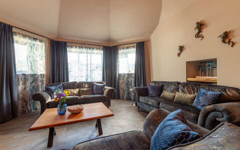Towan Beach: Interior Design, Decke, Möbel, Zuhause, Fussboden, Flooring, Beleuchtung, Zimmer, Wohnzimmer, Couch