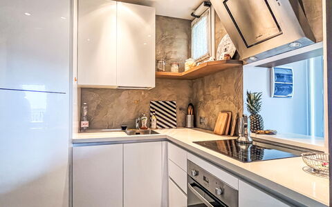 Borgo dei Fiori: Küchengerät, Küche, Countertop, Cabinetry, Major Appliance, Interior Design, Haushaltsgerät, Wand, Flooring, Möbel