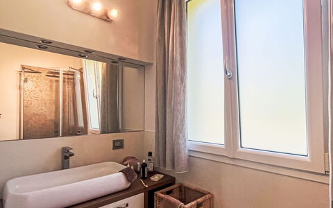 Borgo dei Fiori: Interior Design, Armatur, Wand, Badezimmer, Flooring, Fussboden, Zapfhahn, Spiegel, Sinken, Beleuchtung