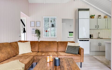 Ejler - 30Km from the Sea: Holz, Flooring, Möbel, Interior Design, Couch, Fussboden, Wohnzimmer, Decke, Zuhause, Holzboden