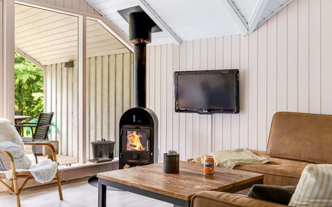 Ejler - 30Km from the Sea: Holz, Flooring, Interior Design, Decke, Fussboden, Möbel, Wohnzimmer, Holzboden, Feuerstelle, Hartholz