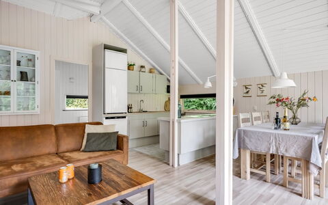 Ejler - 30Km from the Sea: Flooring, Holzboden, Interior Design, Fussboden, Holz, Decke, Möbel, Couch, Laminatboden, Wohnzimmer