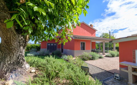 Red House: Himmel, Dach, Haus, Strauch, Wohngebiet, Zuhause, Grundstueck, Hütte, Ländliches Gebiet