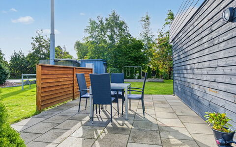 Nina - 600M from the Sea: Gartenmöbel, Verbundwerkstoff, Garten, Schatten, Stuhl, Landscaping, Terrasse, Garten, Walkway, Flagstone