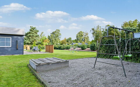 Nina - 600M from the Sea: Baum, Gras, Landschaft, Garten, Grundstueck, Rasen, Landscaping, Schatten, Park, Hinterhof