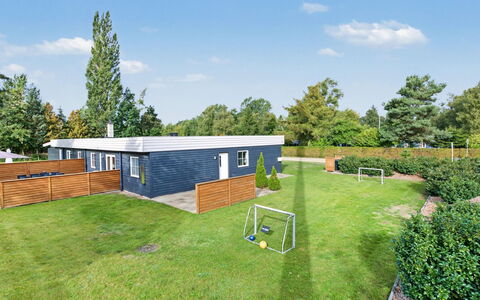 Nina - 600M from the Sea: Garten, Schatten, Rasen, Landscaping, Estate, Garten, Design, Bauernhaus, Park, Hinterhof