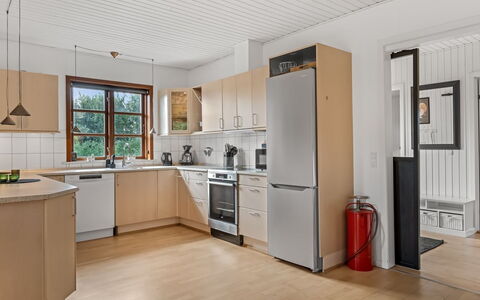 Anarosa - 6Km from the Sea: Küche, Flooring, Interior Design, Holz, Möbel, Fussboden, Küchengerät, Decke, Cabinetry, Countertop