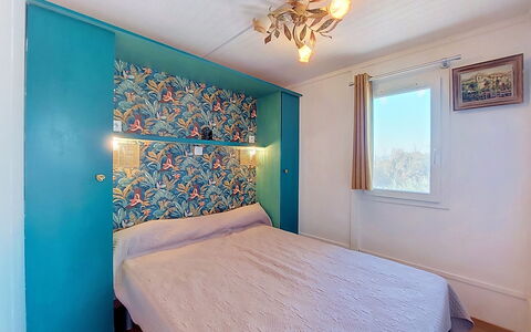 A Casetta: Holz, Interior Design, Fussboden, Schlafzimmer, Zimmer, Decke, Bettdecke, Bedding, Bett, Wohnung