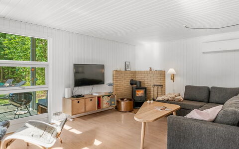 Aisa - 200M from the Sea: Interior Design, Wand, Flooring, Holz, Decke, Fussboden, Möbel, Couch, Wohnzimmer, Holzboden
