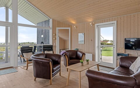 Taneli - 400M from the Sea: Holz, Zuhause, Tür, Hütte, Haus, Veranda, Abstellgleis, Decke, Estate, Hartholz