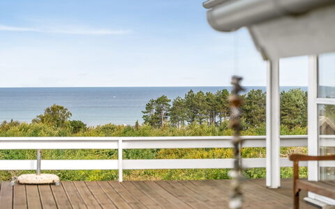 Taneli - 400M from the Sea: Holz, Veranda, Fussboden, Deck, Holzboden, Hartholz, Schatten, Geländer, Balkon, Holzbeize