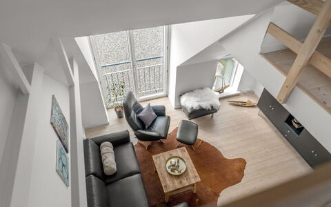 Jela - 10M from the Sea: Möbel, Interior Design, Flooring, Fussboden, Holz, Couch, Wohnzimmer, Wohnung, Decke, Zimmer